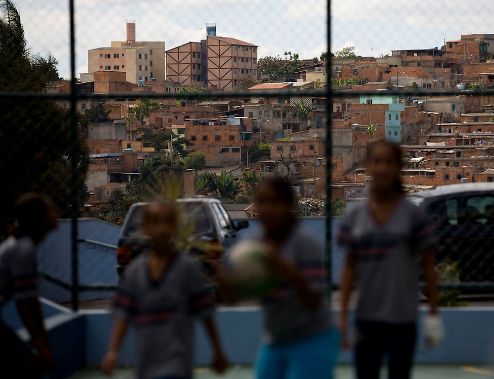 Belo Horizonte_MG, Brasil...Escola Municipal Daniel Alvarenga. Relacao da escola com a comunidade era de conflito, projetos de integracao estao resolvendo o problema...The Municipal School Daniel Alvarenga. The relationship of the school with the community was in conflict, projects of integration are solving the problem...Foto: LEO DRUMOND / NITRO