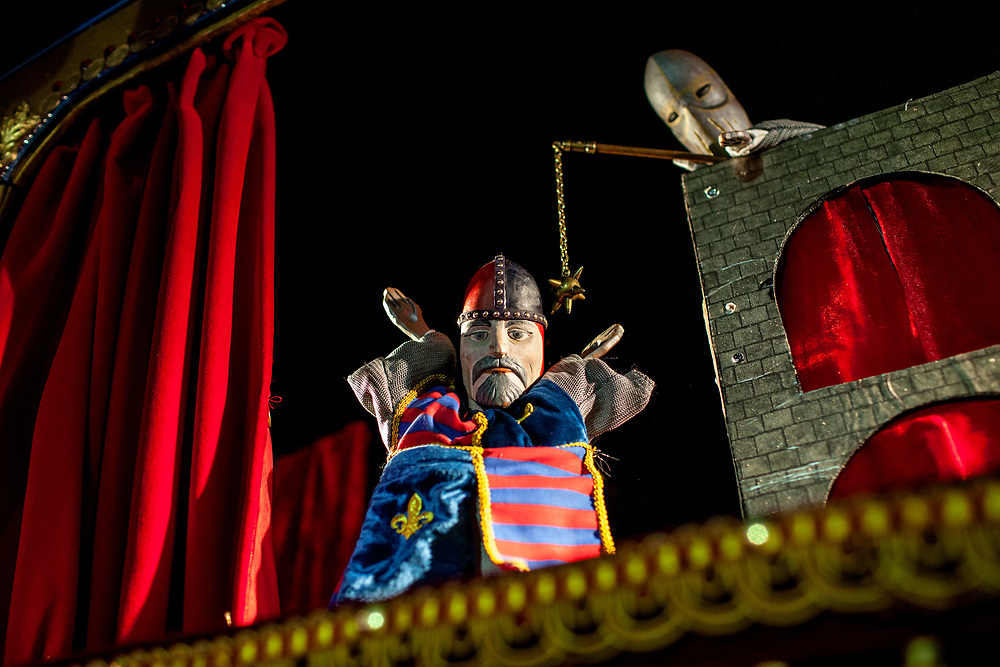 The Bus King Theatre is a rusty double-decker bus turned into a beautiful theatre on wheels. Cesare and Athena Maschi turned the bus into puppet theatre where they do shows and workshops for children and adults. London, 14th April, 2017. (Photos/Ivan Gonzalez)