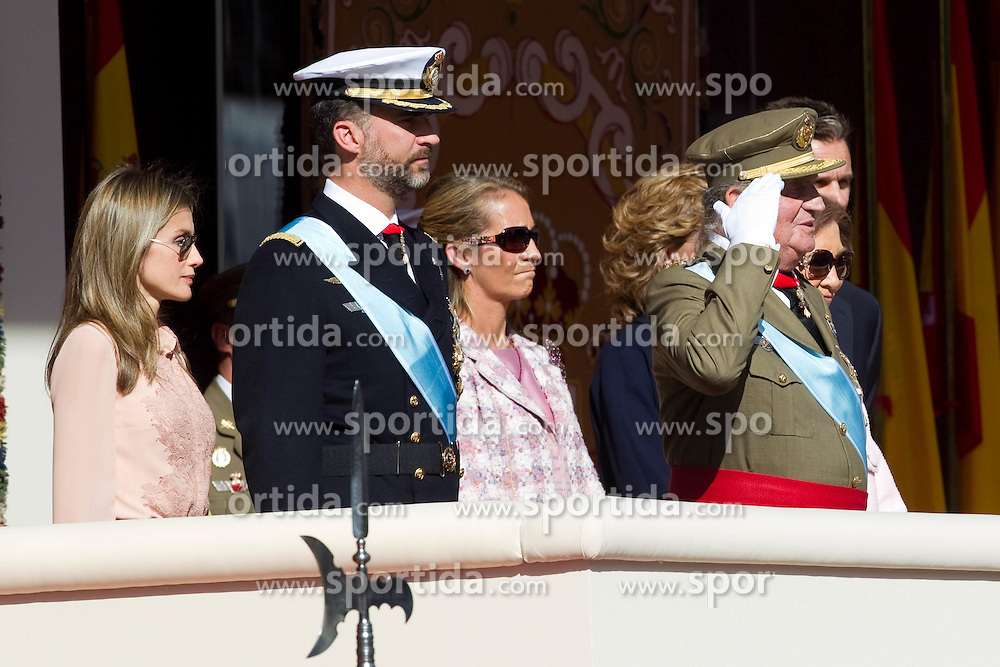 12.10.2010, Madrid, ESP, Spain National Day in Madrid, im Bild Princess Letizia, Prince Felipe, Princess Elena, Princess Cristina and Inaki Urdangarin, King Juan Carlos and Queen Sofia attend the military parade at Spain`s National Day in Madrid. EXPA Pictures © 2010, PhotoCredit: EXPA/ Alterphotos/ Cesar Cebolla +++++ ATTENTION - OUT OF SPAIN / ESP +++++