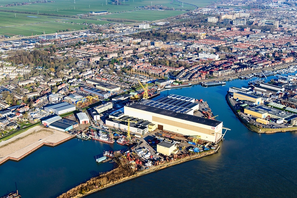 Nederland, Zuid-Holland, Sliedrecht, 07-02-2018; werfen aan de Baanhoek, Beneden Merwede, onder andere IHC IQIP.<br />
Shipyards at river Merwede.<br />
luchtfoto (toeslag op standard tarieven);<br />
aerial photo (additional fee required);<br />
copyright foto/photo Siebe Swart