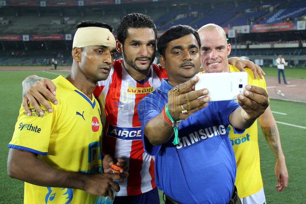 The Samsung fan takes a selfie with Iain Hume of Kerala Blasters FC , Mehtab Hossain of Kerala Blasters FC and Baljit Sahni of Atletico de Kolkata during match 13 of the Hero Indian Super League between Atlético de Kolkata and Kerala Blasters FC held at the Salt Lake Stadium in Kolkata, West Bengal, India on the 26th October 2014.<br />
<br />
Photo by: Deepak Malik/ ISL/ SPORTZPICS