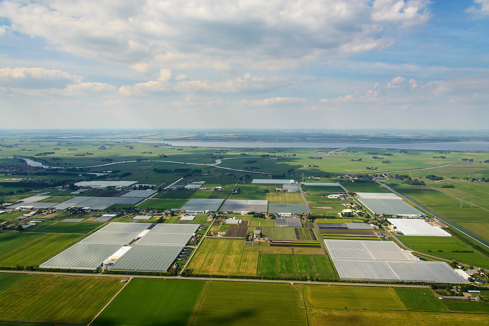 Nederland, Overijssel, Gemeente Zwartewaterland, 27-08-2013; Polder De Koekoek (Koekoekspolder), kassengebied in het noordwestelijkkwadrant van Polder Mastenbroek, ten Oosten van Kampen en IJsselmuiden. Zicht op Kampereiland.<br />
Polder De Koekoek, greenhouse area in corner of mediaeval polder. Rural area East Holland.<br />
luchtfoto (toeslag op standaard tarieven);<br />
aerial photo (additional fee required);<br />
copyright foto/photo Siebe Swart.