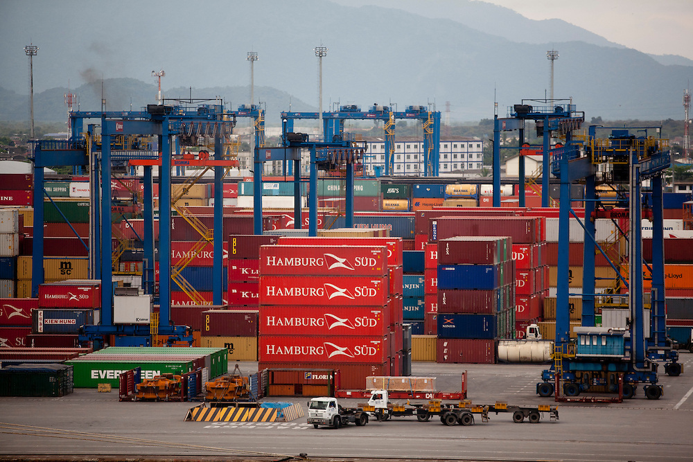 Santos_SP, Brasil...Porto de Santos em Sao Paulo...Santos Port in Sao Paulo...Foto: LEO DRUMOND / NITRO