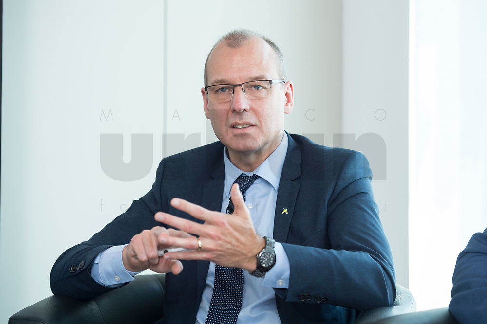 18 AMY 2017, BERLIN/GERMANY:<br />
Dr. Werner Goetz, Vorsitzender der Geschäftsfuehrung der TransnetBW GmbH, Veranstaltung des Wirtschaftsforums der SPD "Netzausbaualternativen", EnBW Hauptstadtrepräsentanz<br />
IMAGE: 20170518-01-100<br />
KEYWORDS: Werner Götz