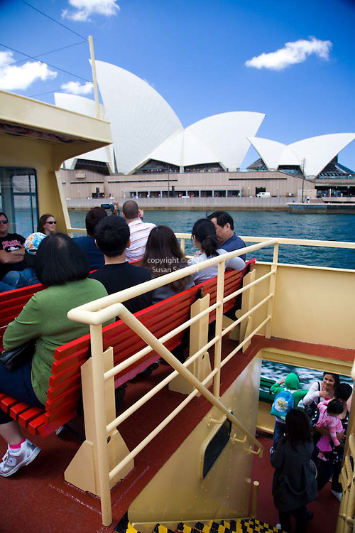 Ferry service in Sydney's Inner Harbor leaves frequently from the transport hub of the Circular Quay and services many of the outlying suburbs and tourist attractions such as the Taronga Zoo and Luna Park.
