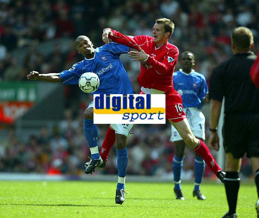 Fotball: Premier League, 11.05.2002.<br />
Liverpool v Ipswich.<br />
Dietmar Hamann, Liverpool.<br />
Marcus Bent, Ipswich.<br />
Foto: David Rawcliffe, Digitalsport