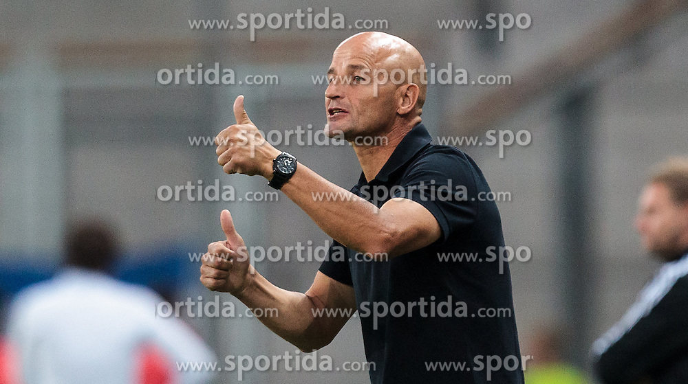 12.09.2015, Red Bull Arena, Salzburg, AUT, 1. FBL, FC Red Bull Salzburg vs SV Scholz Groedig, 8. Runde, im Bild Trainer Peter Zeidler (FC Red Bull Salzburg) // during Austrian Football Bundesliga 8th round Match between FC Red Bull Salzburg and SV Scholz Groedig at the Red Bull Arena in Salzburg, Austria on 2015/09/12. EXPA Pictures © 2015, PhotoCredit: EXPA/ JFK