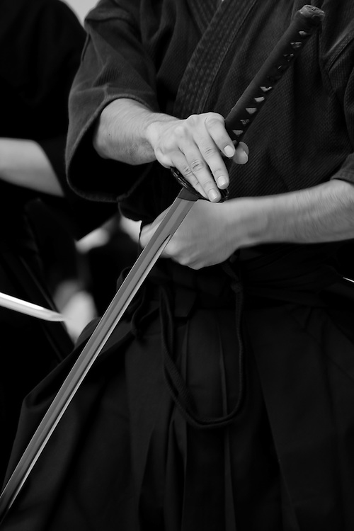A Iaido practicioner prepares for resheating of the sword in the reverse Noto fashion